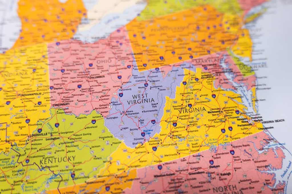 Stato del West Virginia sulla mappa.  Scopri lo stato del West Virginia attraverso questa mappa.  Mappa dello stato del West Virginia con focus selettivo sul nome dello stato