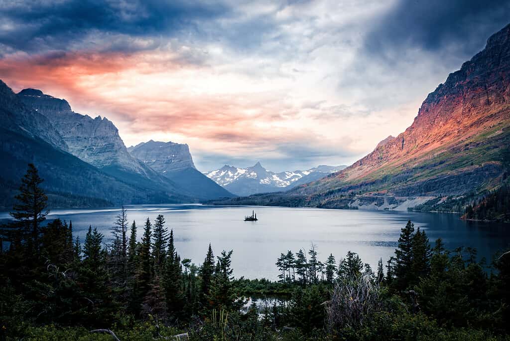 Lago Saint Mary nel Glacier National Park, Montana