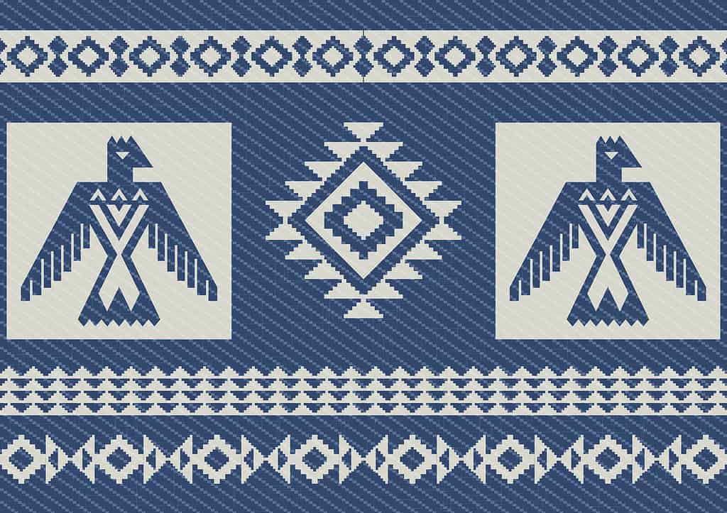 Modello etnico astratto con aquile. Sfondo blu denim