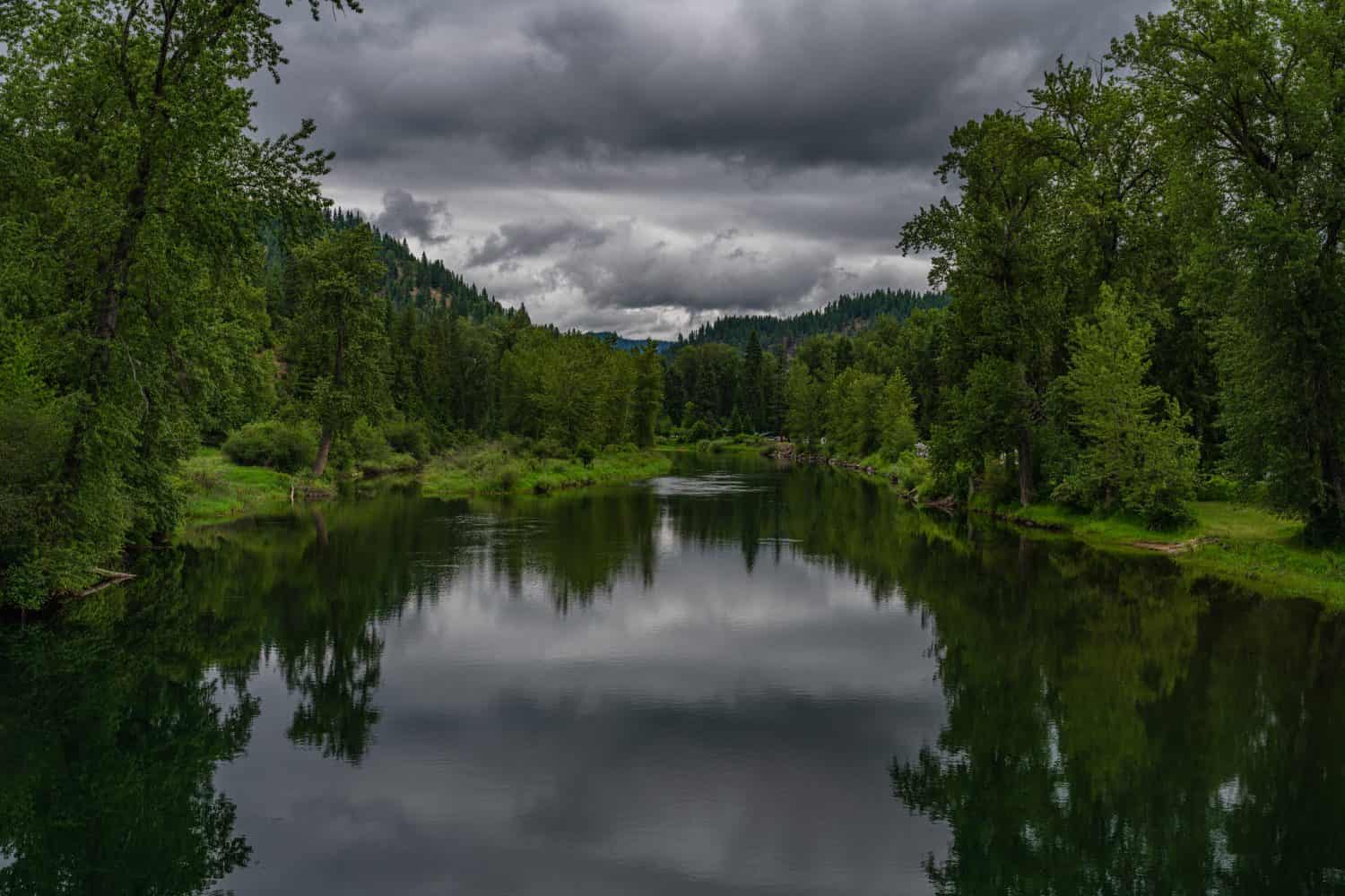 FIUME COEUR D'ALENE VICINO A KELLOGG IDAHO