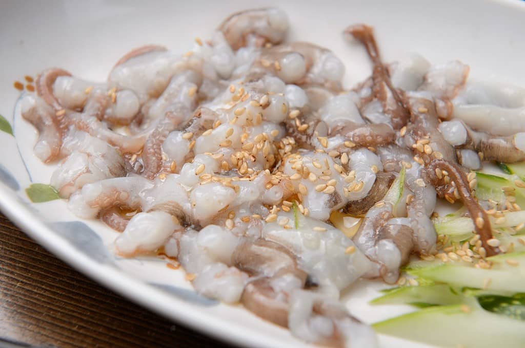 un set di sashimi di polpo fresco