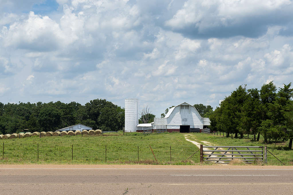 Un fienile in legno in un'azienda agricola vicino alla città di Somerville