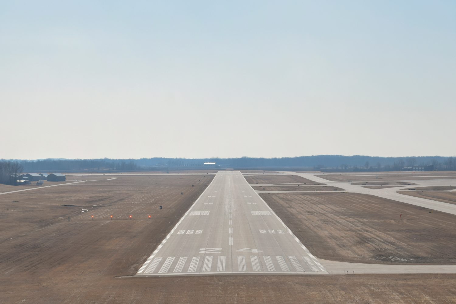 Aeroporto di Austin Straubel.  Soglia della pista 24