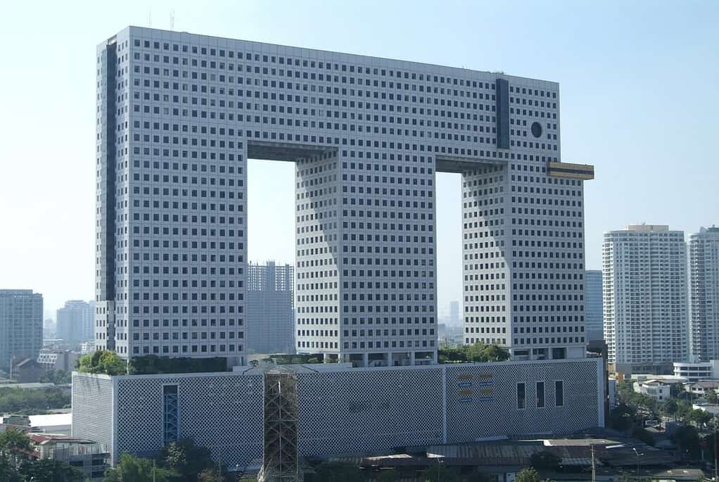 Grande condominio a forma di elefante a Bangkok, Tailandia