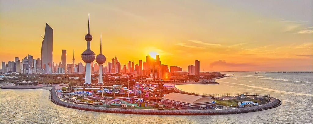 Bellissimo tramonto del paesaggio di Kuwait City