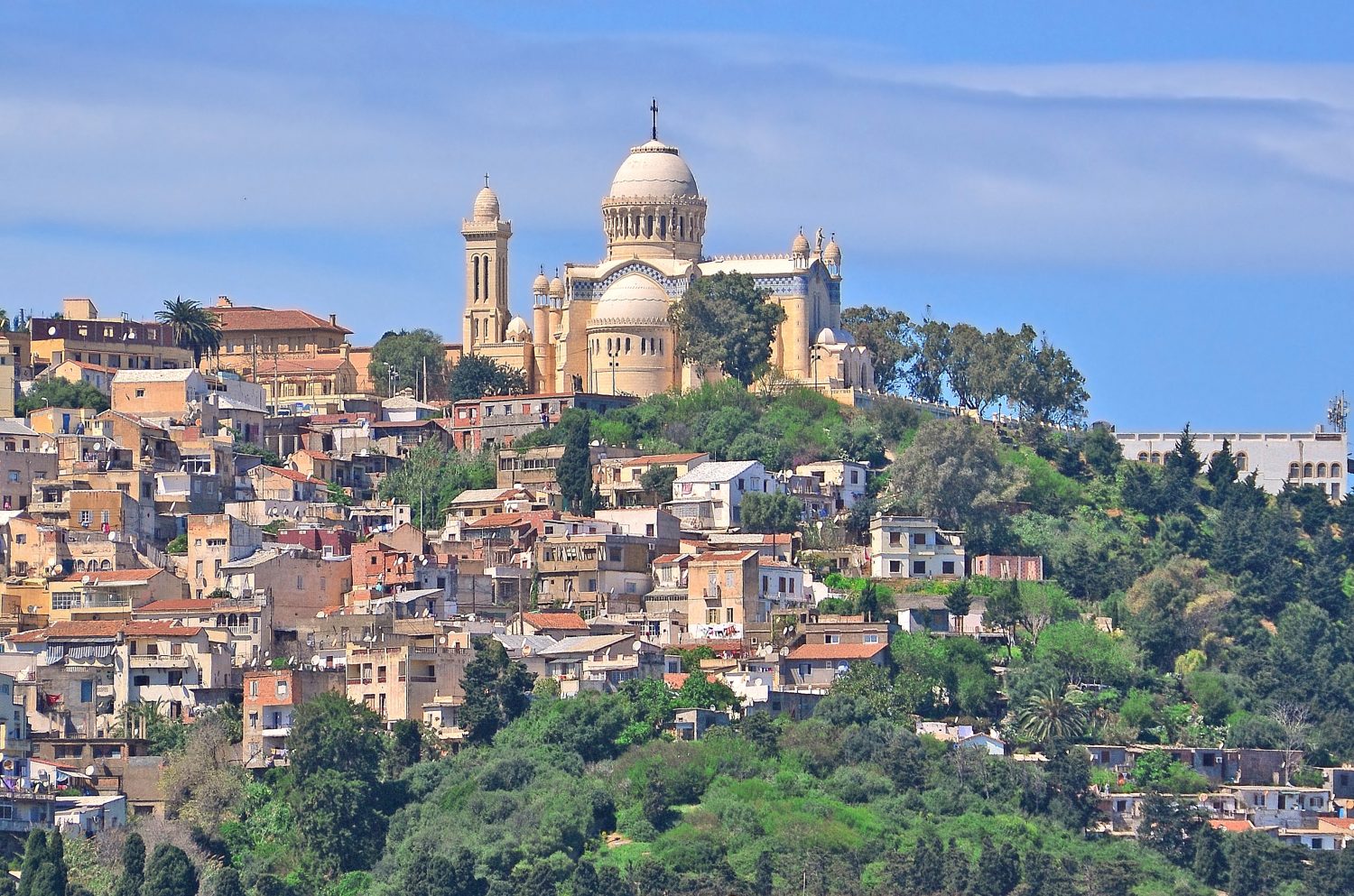 La Basilica cattolica di Nostra Signora d'Africa nella capitale dell'Algeria - Algeri