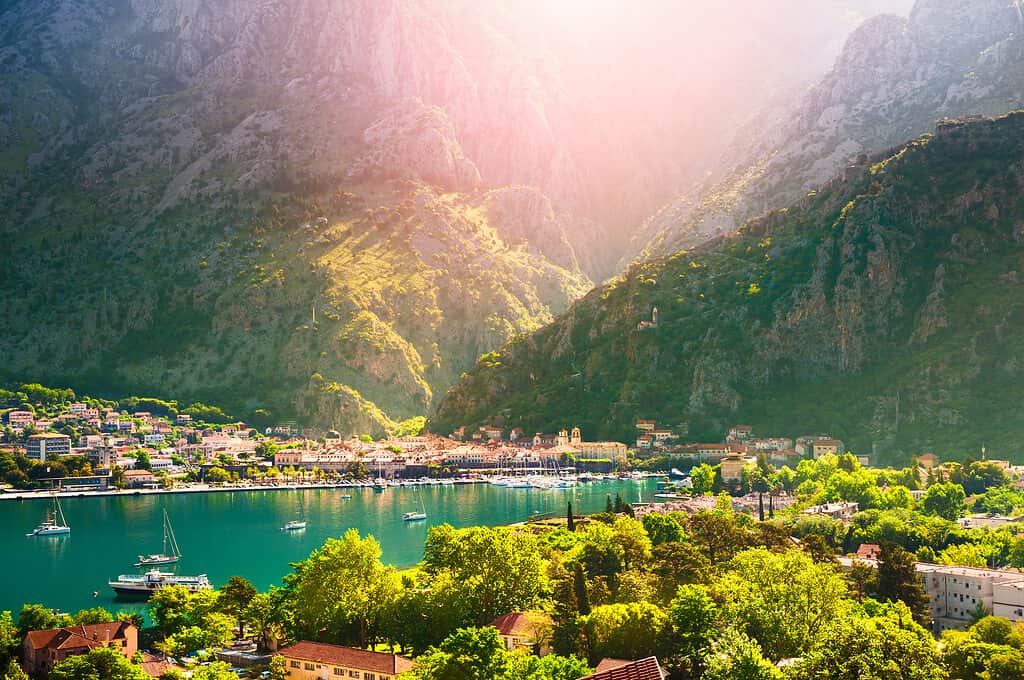 Vista panoramica della città di Cattaro in Montenegro