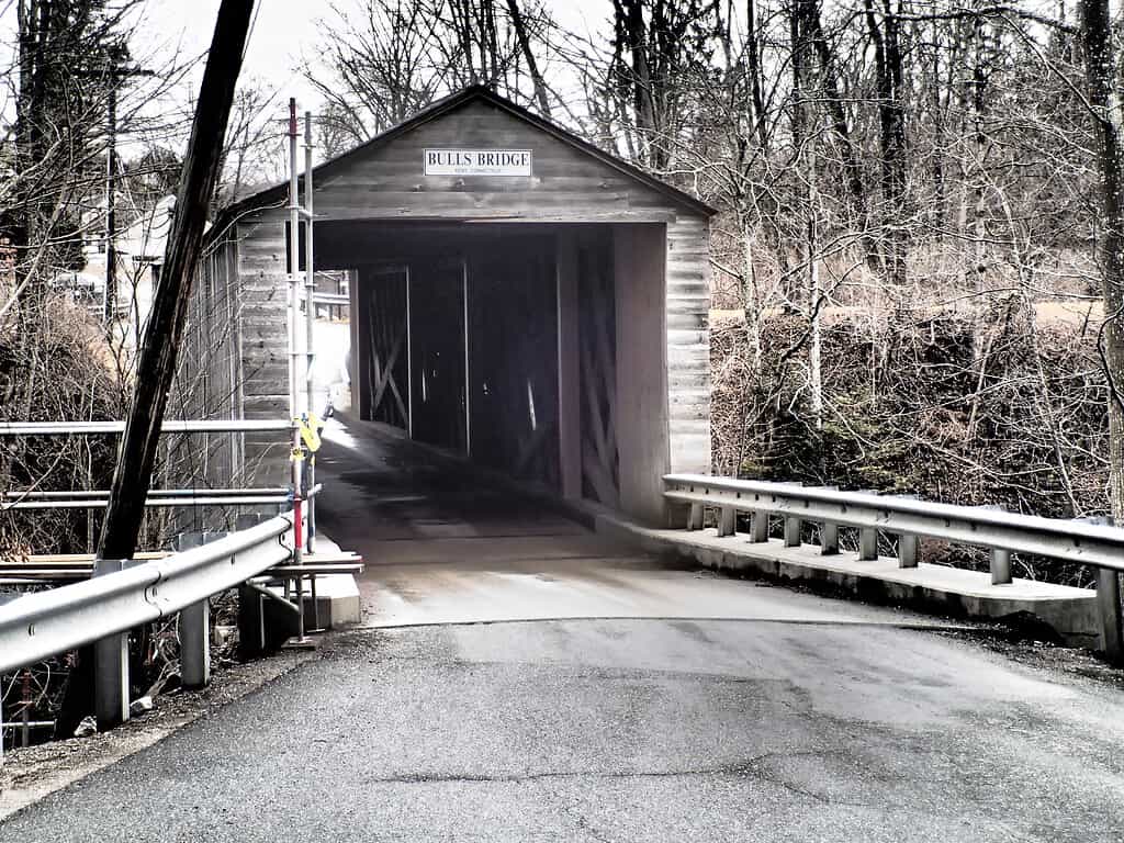 Questi 9 ponti coperti nel Connecticut ti trasporteranno indietro nel tempo
