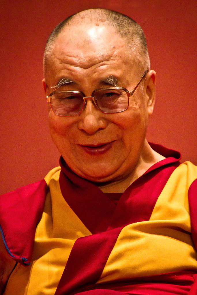 Puoi dare al tuo cane il nome di personaggi famosi come il Dalai Lama.