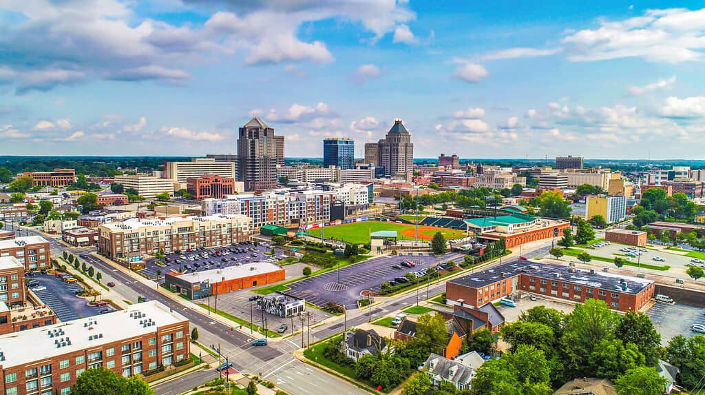 Drone aerea del centro di Greensboro North Carolina NC Skyline