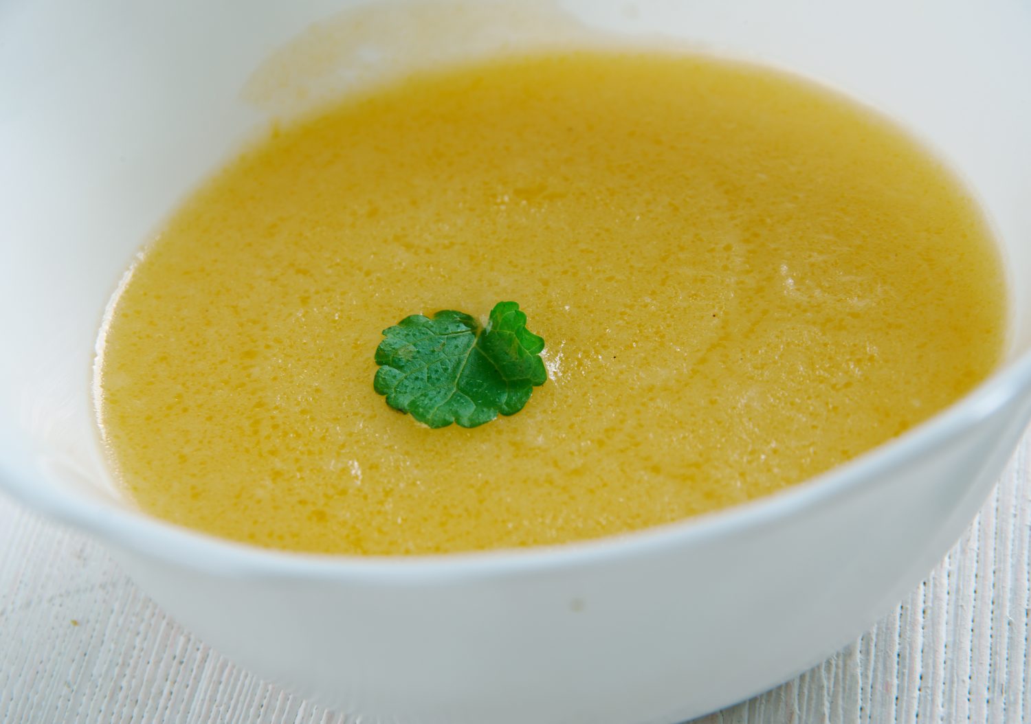 Salsa vellutata - salse della cucina francese designate come le cinque salse madri.