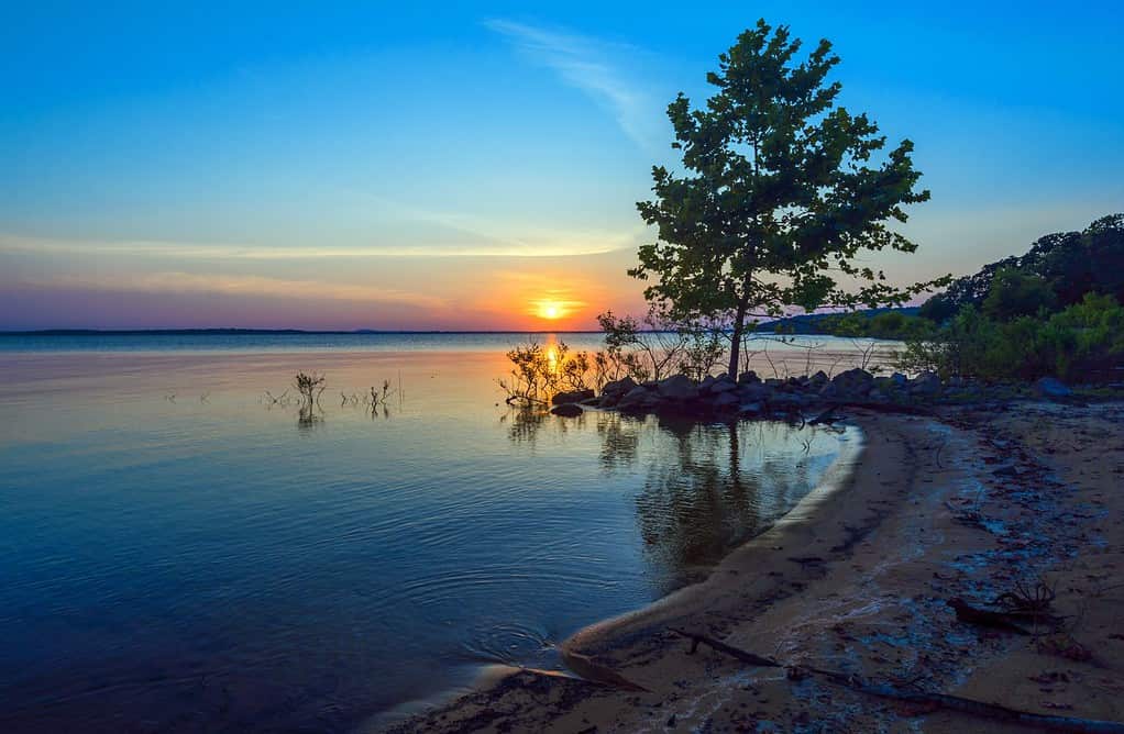 Tramonto sul lago Eufaula, Oklahoma, Stati Uniti