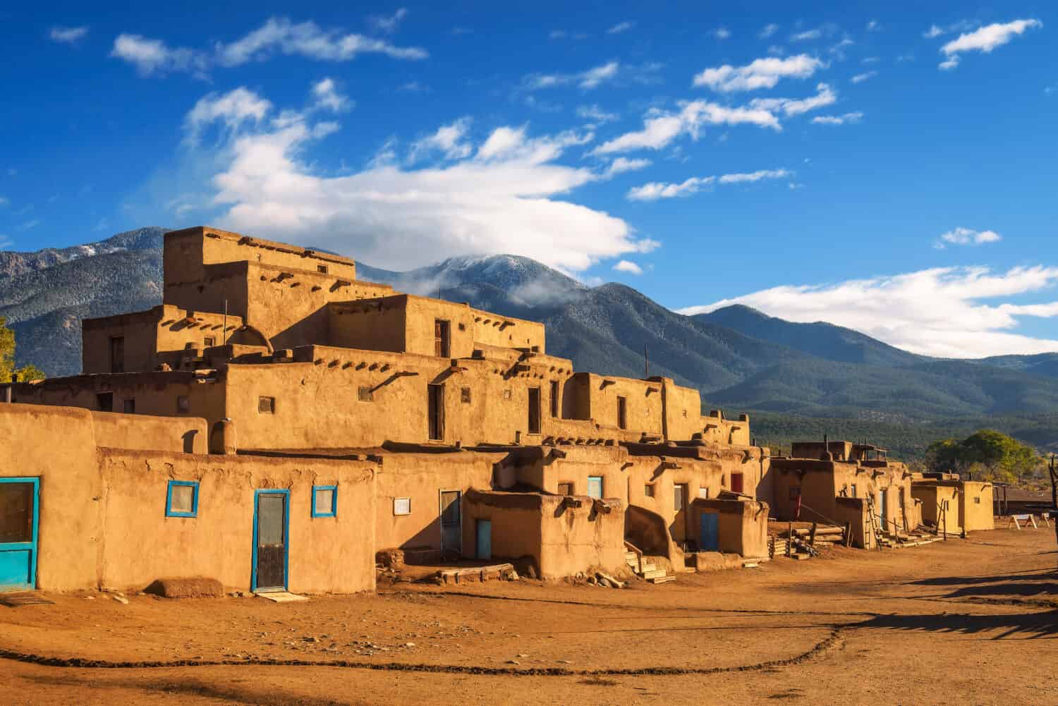 17 edifici incredibilmente vecchi che le persone usano ancora oggi
