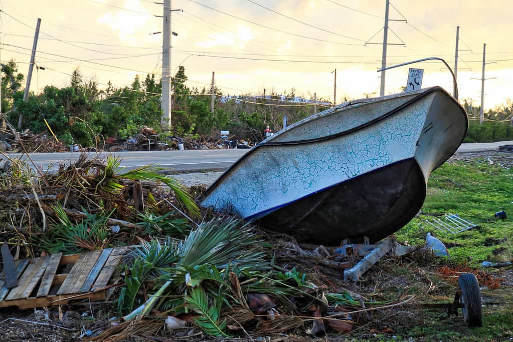 Detriti sulla strada nelle Florida Keys dopo l'uragano Irma