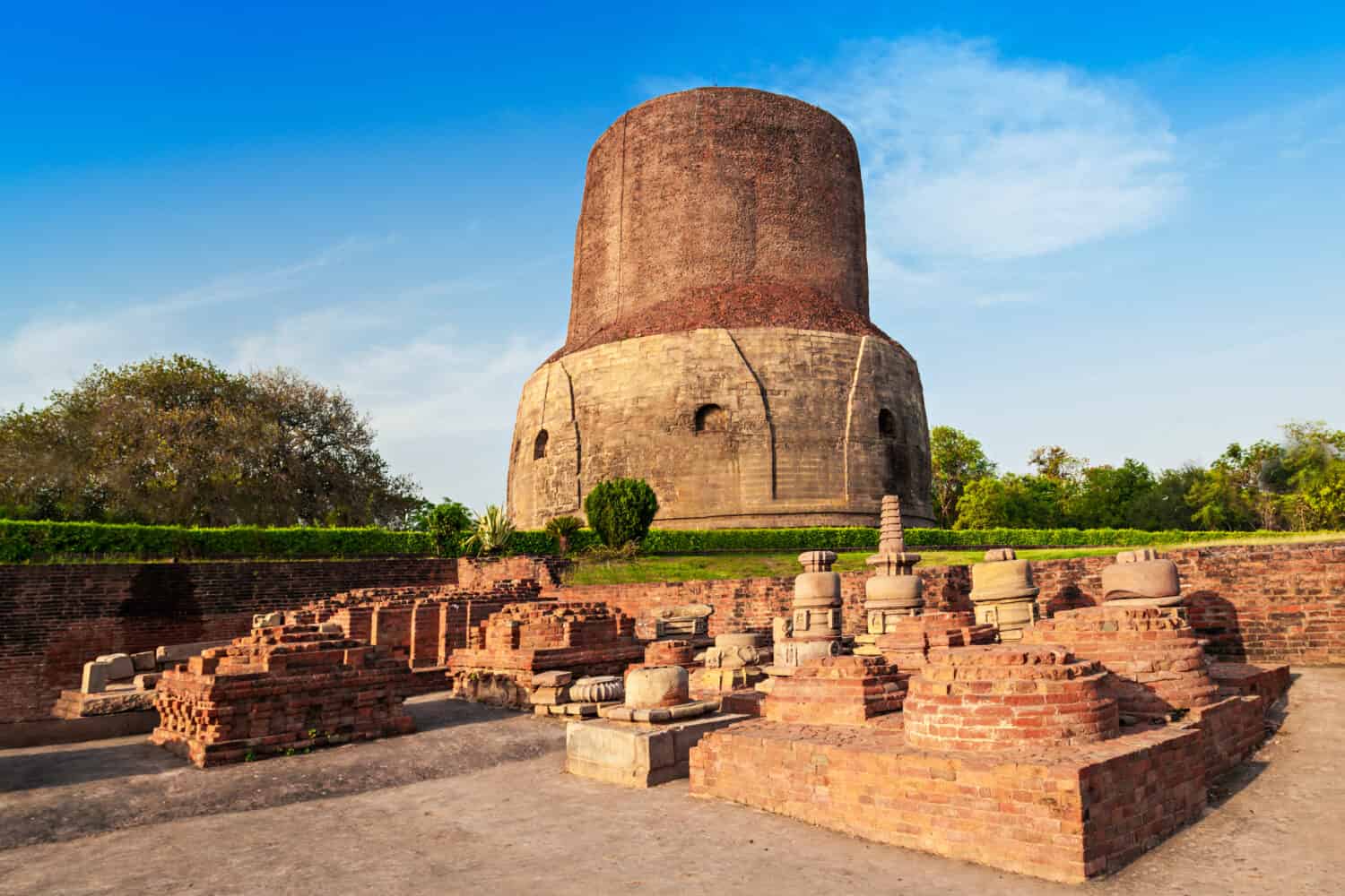 Dhamekh Stupa e rovine a Sarnath, India